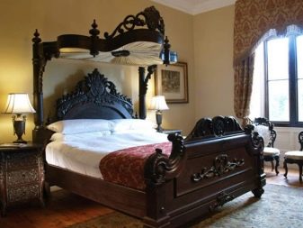 Різьблені ліжка (44 фото): моделі з масиву дерева, з різьбленим узголів’ям, дерев’яні двоспальні і односпальні моделі з різьбленням, дитячі ліжка