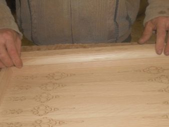 Різьблені нарди (26 фото): огляд моделей ручної роботи з геометричними бортами та інших, тонкощі виробництва дерев’яних різьблених нард