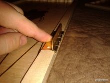 Різьблені нарди (26 фото): огляд моделей ручної роботи з геометричними бортами та інших, тонкощі виробництва дерев’яних різьблених нард