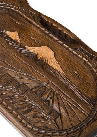 Різьблені нарди (26 фото): огляд моделей ручної роботи з геометричними бортами та інших, тонкощі виробництва дерев’яних різьблених нард