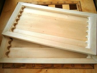 Різьблені нарди (26 фото): огляд моделей ручної роботи з геометричними бортами та інших, тонкощі виробництва дерев’яних різьблених нард