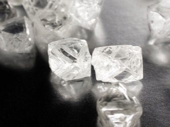 Різниця між алмазом і діамантом (21 фото): чим вони відрізняються один від одного? Що з них дорожче?