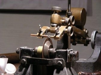 Різниця між алмазом і діамантом (21 фото): чим вони відрізняються один від одного? Що з них дорожче?