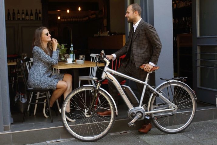 Ретровелосипед (28 фото): старовинний вінтажний жіночий велосипед з великим переднім колесом і кошиком, інші моделі