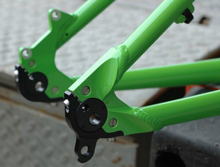 Ретровелосипед (28 фото): старовинний вінтажний жіночий велосипед з великим переднім колесом і кошиком, інші моделі