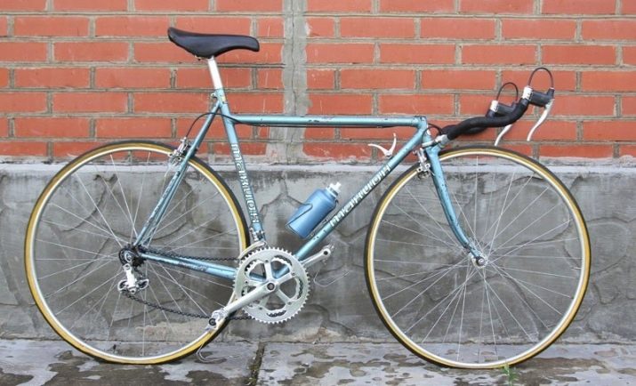 Ретровелосипед (28 фото): старовинний вінтажний жіночий велосипед з великим переднім колесом і кошиком, інші моделі