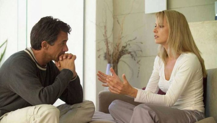 Ревнощі чоловіка (12 фото): що це таке і як проявляється? Чому жінку ревнує без приводу? Як реагувати на напади агресії?