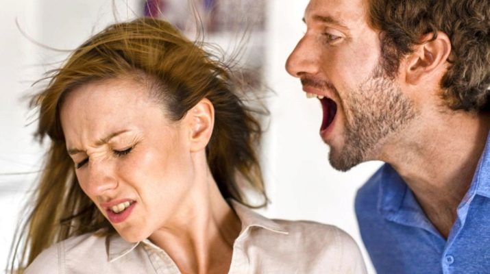Ревнощі чоловіка (12 фото): що це таке і як проявляється? Чому жінку ревнує без приводу? Як реагувати на напади агресії?
