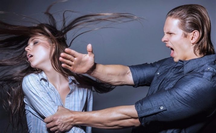 Ревнощі чоловіка (12 фото): що це таке і як проявляється? Чому жінку ревнує без приводу? Як реагувати на напади агресії?