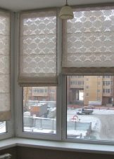 Римські штори на балкон (50 фото): види фіранок, ідеї розміщення штор в інтер’єрі лоджій, кріплення до балконних вікон