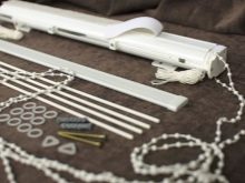 Римські штори на балкон (50 фото): види фіранок, ідеї розміщення штор в інтер’єрі лоджій, кріплення до балконних вікон
