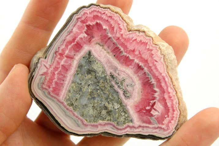 Родохрозит (32 фото): кому підходить цей камінь? Які магічні і лікувальні властивості такого мінералу? Значення родохрозита для людини