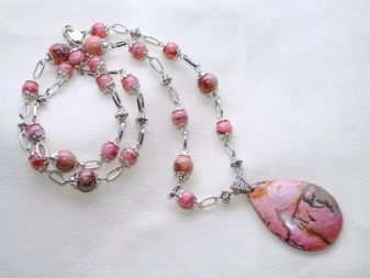 Родохрозит (32 фото): кому підходить цей камінь? Які магічні і лікувальні властивості такого мінералу? Значення родохрозита для людини