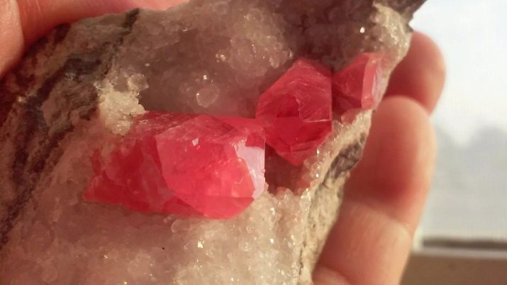 Родохрозит (32 фото): кому підходить цей камінь? Які магічні і лікувальні властивості такого мінералу? Значення родохрозита для людини