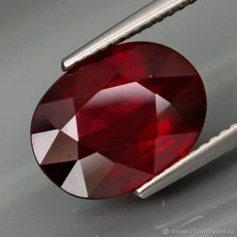 Родоліт (28 фото): що це за камінь? Дорогоцінний він чи ні? Магічні і лікувальні властивості рожевого граната