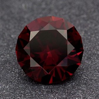 Родоліт (28 фото): що це за камінь? Дорогоцінний він чи ні? Магічні і лікувальні властивості рожевого граната