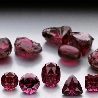 Родоліт (28 фото): що це за камінь? Дорогоцінний він чи ні? Магічні і лікувальні властивості рожевого граната