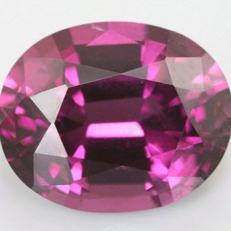 Родоліт (28 фото): що це за камінь? Дорогоцінний він чи ні? Магічні і лікувальні властивості рожевого граната