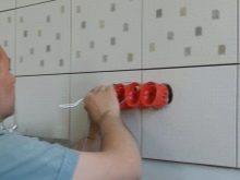 Розетки в кухні на фартуху (17 фото): висота установки розеток від підлоги на кухонному фартуху. Як їх заховати і які краще ставити?