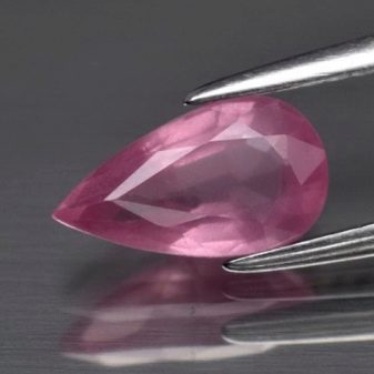 Рожеві камені (51 фото): назви дорогоцінних, напівкоштовних і виробних каменів рожевого кольору. Їх застосування у виготовленні ювелірних виробів