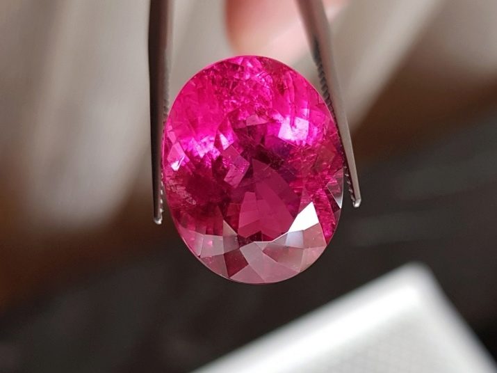 Рожеві камені (51 фото): назви дорогоцінних, напівкоштовних і виробних каменів рожевого кольору. Їх застосування у виготовленні ювелірних виробів