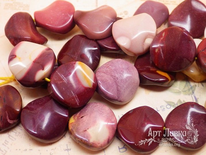 Рожеві камені (51 фото): назви дорогоцінних, напівкоштовних і виробних каменів рожевого кольору. Їх застосування у виготовленні ювелірних виробів