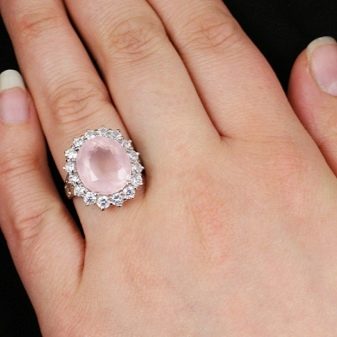 Рожеві камені (51 фото): назви дорогоцінних, напівкоштовних і виробних каменів рожевого кольору. Їх застосування у виготовленні ювелірних виробів