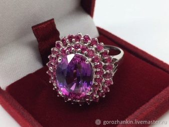 Рожеві камені (51 фото): назви дорогоцінних, напівкоштовних і виробних каменів рожевого кольору. Їх застосування у виготовленні ювелірних виробів