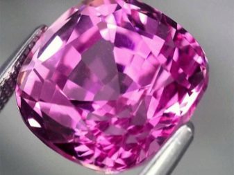 Рожеві камені (51 фото): назви дорогоцінних, напівкоштовних і виробних каменів рожевого кольору. Їх застосування у виготовленні ювелірних виробів