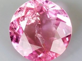 Рожеві камені (51 фото): назви дорогоцінних, напівкоштовних і виробних каменів рожевого кольору. Їх застосування у виготовленні ювелірних виробів