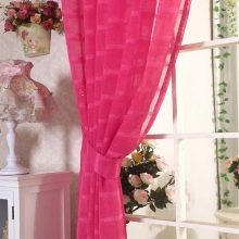 Рожеві штори в спальні (43 фото): сірий інтер’єр зі шторами ніжно-рожевого кольору і інші варіанти