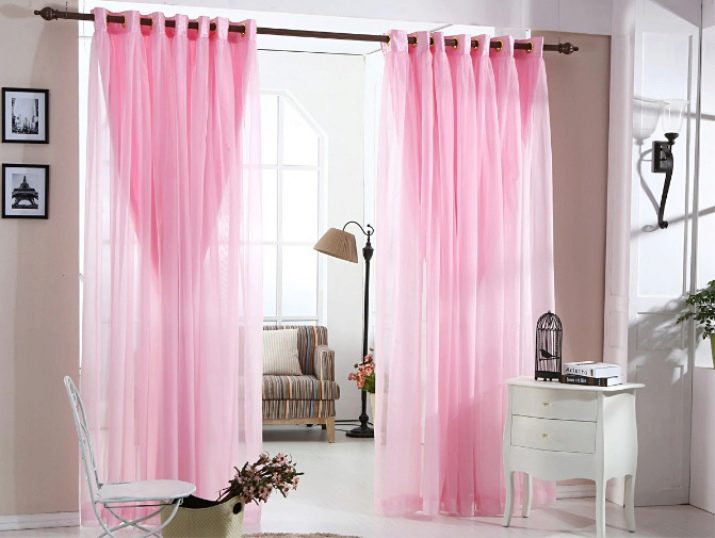 Рожеві штори в спальні (43 фото): сірий інтер’єр зі шторами ніжно-рожевого кольору і інші варіанти