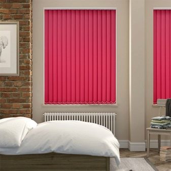 Рожеві штори в спальні (43 фото): сірий інтер’єр зі шторами ніжно-рожевого кольору і інші варіанти