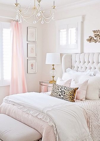 Рожеві штори в спальні (43 фото): сірий інтер’єр зі шторами ніжно-рожевого кольору і інші варіанти