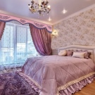 Рожеві штори в спальні (43 фото): сірий інтер’єр зі шторами ніжно-рожевого кольору і інші варіанти