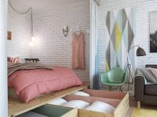 Рожева спальня (76 фото): кімната в сіро-рожевих пудрових, біло-рожевих і бежево-рожевих тонах, штори і шпалери в дизайні інтер’єру, поєднання з іншими кольорами