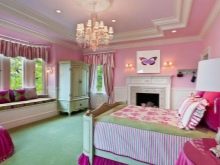 Рожева спальня (76 фото): кімната в сіро-рожевих пудрових, біло-рожевих і бежево-рожевих тонах, штори і шпалери в дизайні інтер’єру, поєднання з іншими кольорами