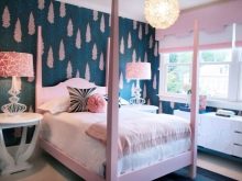 Рожева спальня (76 фото): кімната в сіро-рожевих пудрових, біло-рожевих і бежево-рожевих тонах, штори і шпалери в дизайні інтер’єру, поєднання з іншими кольорами