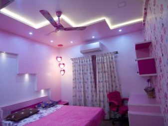 Рожева спальня (76 фото): кімната в сіро-рожевих пудрових, біло-рожевих і бежево-рожевих тонах, штори і шпалери в дизайні інтер’єру, поєднання з іншими кольорами