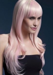 Рожеве мелірування (40 фото): варіанти мелірування рожевим кольором на темні і світлі волосся, особливості мелірування пасом рожевим відтінком