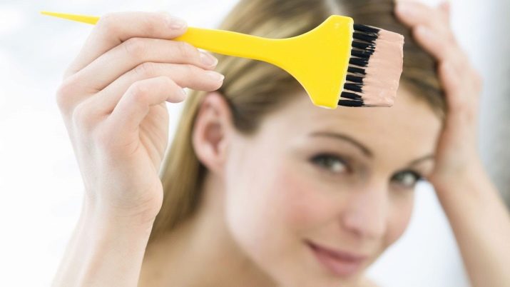 Рожеве мелірування (40 фото): варіанти мелірування рожевим кольором на темні і світлі волосся, особливості мелірування пасом рожевим відтінком