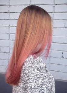 Рожеве подвійні (39 фото): забарвлення світло-русявих і темних волосся в ніжно-рожевий і яскравий кольору. Як пофарбувати короткі і довгі волосся?