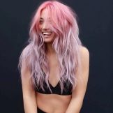 Рожевий блонд (61 фото): фарбування волосся в колір блонд з рожевим відтінком, перлинно-рожевий, бежево-рожевий блонд і інші модні тони 2020