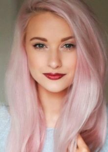 Рожевий блонд (61 фото): фарбування волосся в колір блонд з рожевим відтінком, перлинно-рожевий, бежево-рожевий блонд і інші модні тони 2020