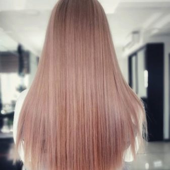 Рожевий блонд (61 фото): фарбування волосся в колір блонд з рожевим відтінком, перлинно-рожевий, бежево-рожевий блонд і інші модні тони 2020