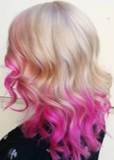 Рожевий блонд (61 фото): фарбування волосся в колір блонд з рожевим відтінком, перлинно-рожевий, бежево-рожевий блонд і інші модні тони 2020