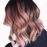 Рожевий блонд (61 фото): фарбування волосся в колір блонд з рожевим відтінком, перлинно-рожевий, бежево-рожевий блонд і інші модні тони 2020