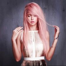 Рожевий блонд (61 фото): фарбування волосся в колір блонд з рожевим відтінком, перлинно-рожевий, бежево-рожевий блонд і інші модні тони 2020