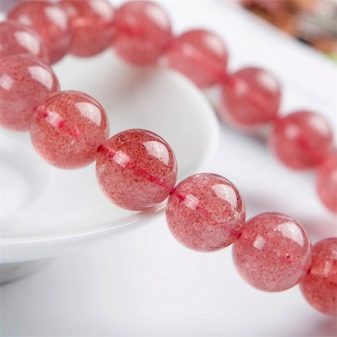 Рожевий кварц (фото 48): магічні та інші властивості каменю. Кому підходять вироби з кварцу рожевого кольору? Як виглядає кристал?