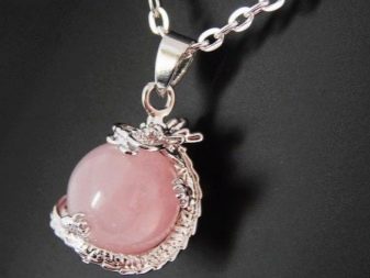 Рожевий кварц (фото 48): магічні та інші властивості каменю. Кому підходять вироби з кварцу рожевого кольору? Як виглядає кристал?